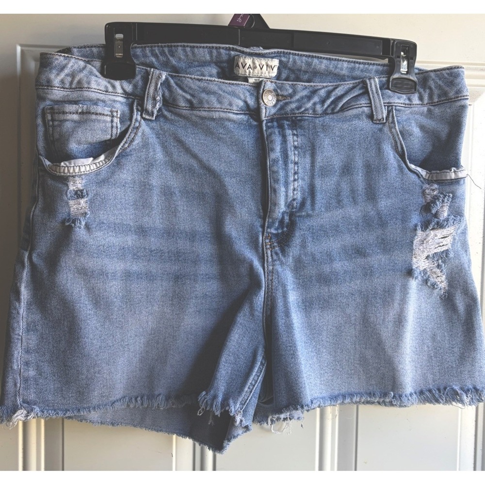 Ava & Viv Women's Shorts 18W Light Wash Blue Denim Distressed 5-Pocket - Picture 1 of 4